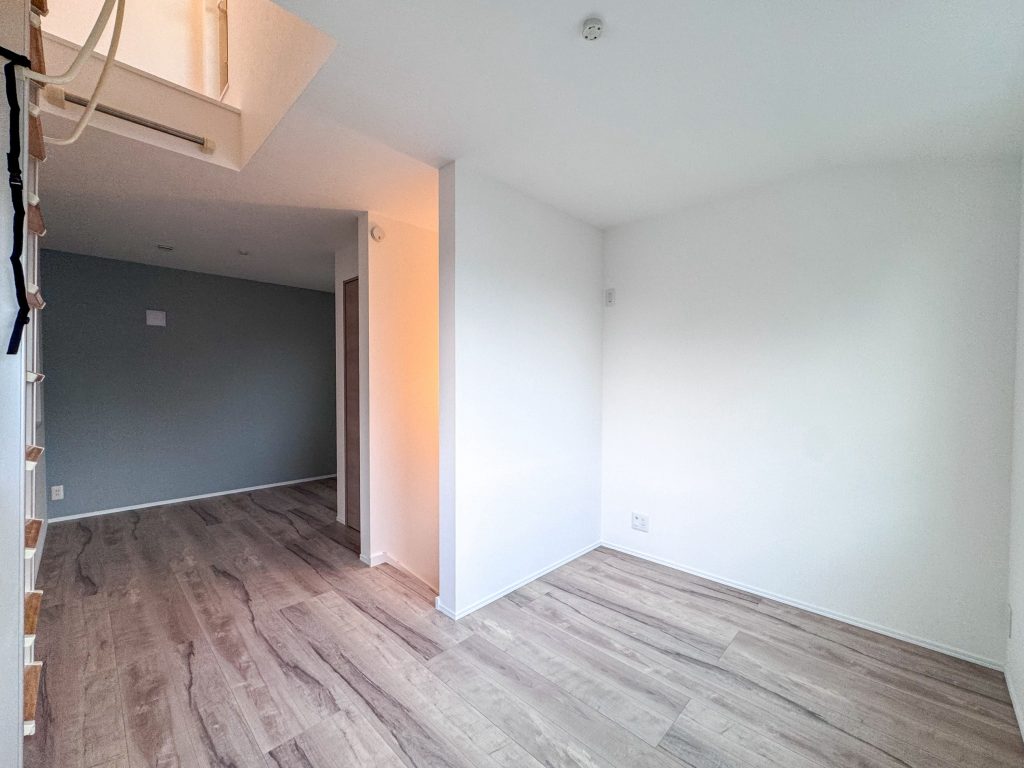 画像:石目調のようなアクセントクロスが高級感を演出