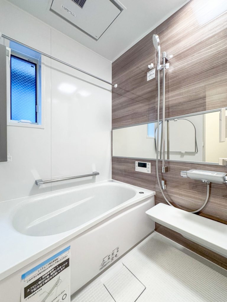 画像:明るく清潔感にあふれたバスルーム