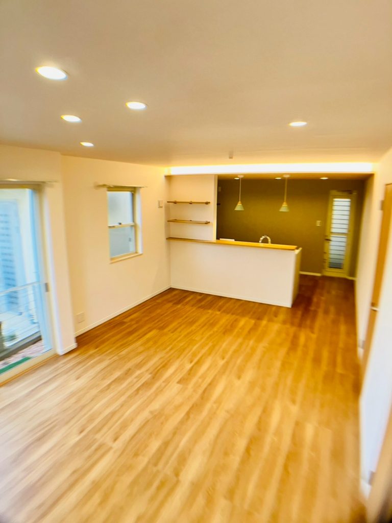 画像:16帖超えのゆとりある空間で、のびのび過ごせるリビング。