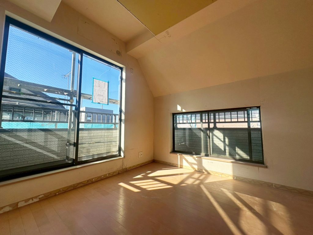 画像:大きな窓の日当たりの良い空間。のびのびとした生活を送れます。