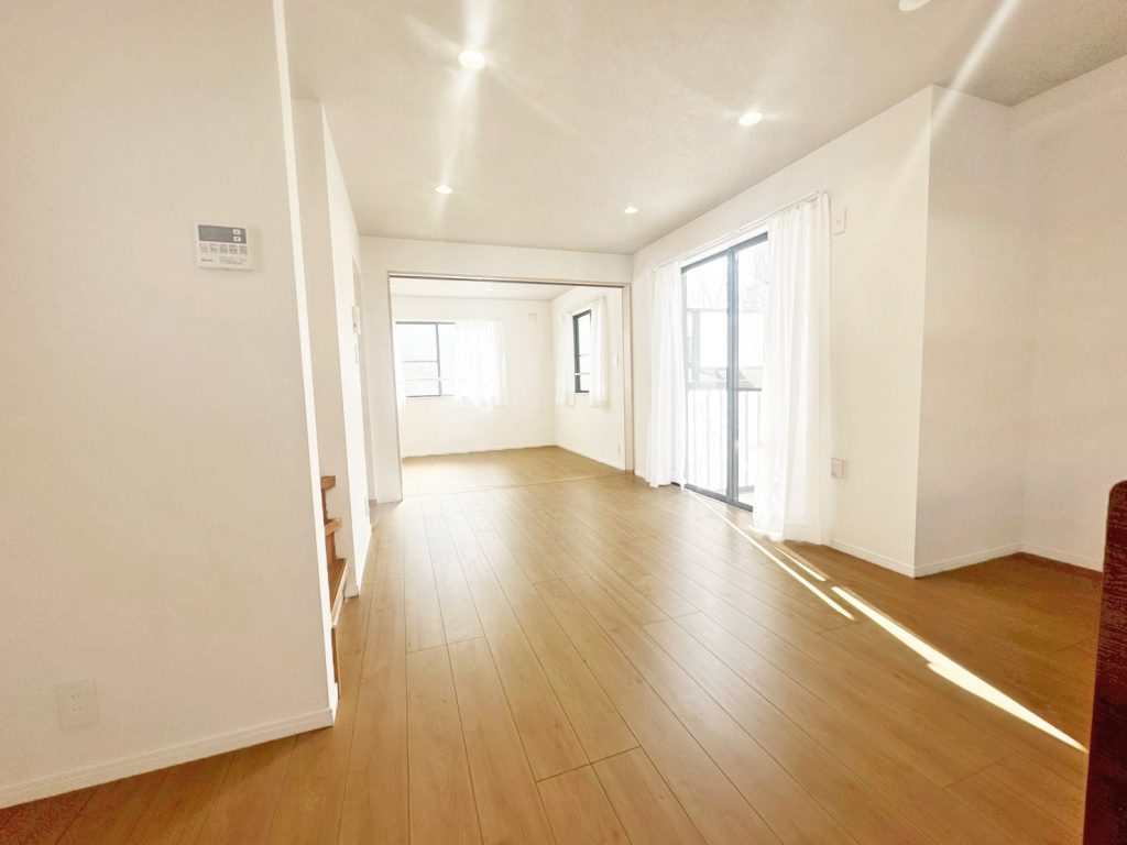 画像:ダイニングとリビングをゆるやかに分けられるレイアウト。暮らし方に合わせて使えます。