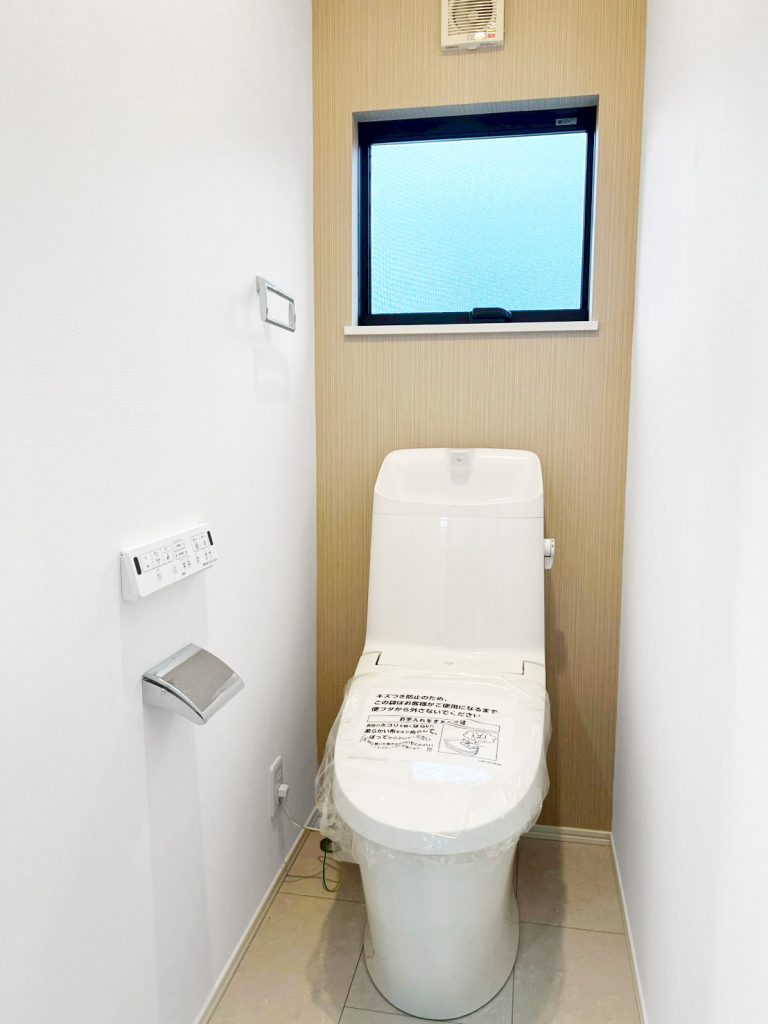 画像:トイレは2か所にあり、朝の混雑する時間も安心です。