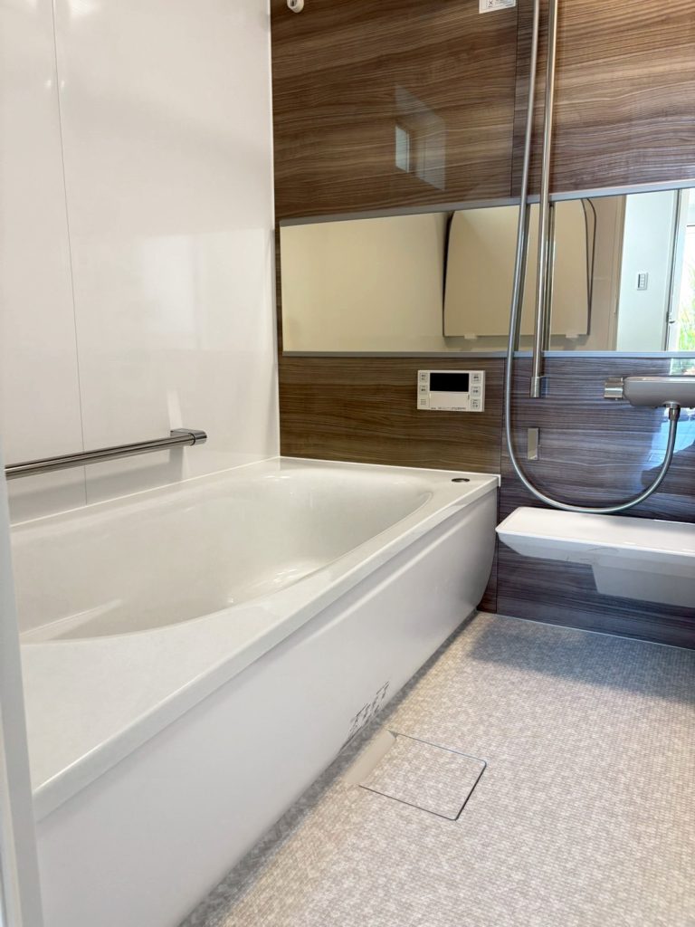 画像:【施工例】(浴室)広々とした浴槽で一日の疲れもスッキリ♪